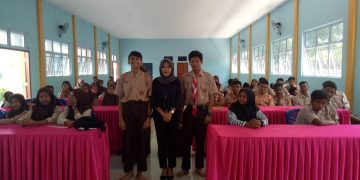 Perwakilan Sakti Peksos Kemensos RI, Ike Monica (tengah) seusai sosialisasi, foto : ist/ris