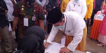 Paslon Aman pada saat melakukan pendaftaran di KPU Kepri, f : mael/detak.media