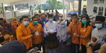 Insani foto bersama dengan tim pemenangan, f : mael/detak.media