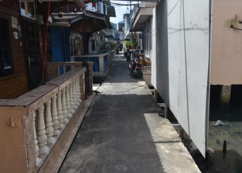 Proses Pengukuran dan Survei Lokasi Perbaikan Pelantar Mutiara 2 RT. 3  RW. 09 Potong Lembu Kelurahan Kemboja