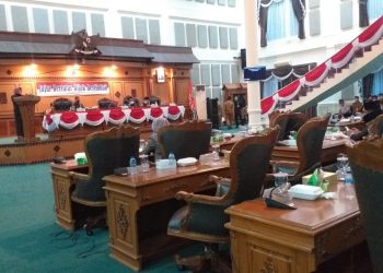 Terlihat kursi para wakil rakyat banyak yang kosong pada saat walikota menyampaikan pidato, f : mael/detak.media