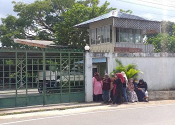 Belasan mantan karyawan saat mendatangi Perusahaan, f : mael/detak.media