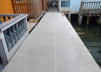 Proses Pengukuran Ulang dan Finishing Pengerjaan  Perbaikan Pelantar Mutiara 2 RT. 3  RW. 09 Potong Lembu Kelurahan Kemboja