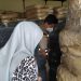 Petugas saat mengecek pengeksporan tepung kelapa, f : ist