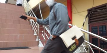 Salah seorang pejabat di BP Bintan, Yoriskandar yang diperiksa penyidik KPK di Balai Antan Seludang Mapolres Tanjungpinang, f : mael/detak.media