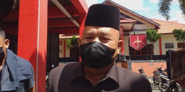 Asissten II Pemprov Kepri, Samsul Bahrum, seusai diperiksa KPK, f : mael/detak.media