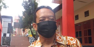 Penasehat Hukum Vina Saktiani, Agus Riawantoro saat berada di Mapolres Tanjungpinang, f : mael/detak.media