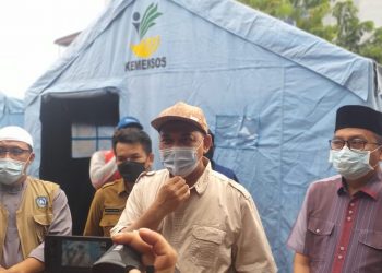 Pengurus Komunitas Aksi Peduli Covid-19 Tanjungpinang, saat berada di Dapur Umum di warung WW, f : mael/detak.media