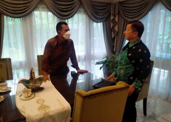 Gubernur Kepri, Ansar Ahmad saat bertemu dengan Menteri Bappenas RI, f : ist