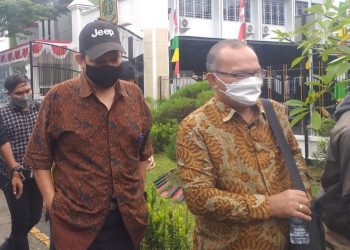 Mantan Anggota DPRD Tanjungpinang, M. Syahrial (kiri) dan Petrus Marulak Sitohang (kanan), keduanya merupakan politisi Partai Demokrasi Indonesia Perjuangan (PDIP), f : Mael/detak.media