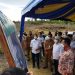 Gubernur Kepri, Ansar Ahmad (paling kanan) bersama Wakil Menteri ATR/BPN, Surya Tjandra (memakai tanjak) saat meninjau Landing Point Jembatan Babin, f : ist