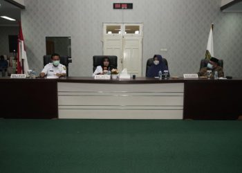 Walikota Tanjungpinang saat memimpin Rakoor, f : ist