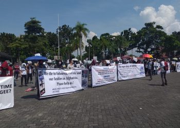 Ratusan pencari suaka saat melakukan aksi demo di Lapangan Pamedan Tanjungpinang, f : Mael/detak.media