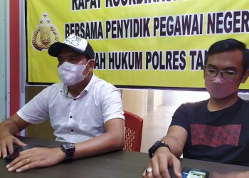 Kaur Bin Ops Satreskrim Polres Tanjungpinang, Iptu Gayuh Pambudi (kanan) bersama Kanit PPA, Aipda Rio Agusta, saat memberikan keterangan pers, f: Mael/detak.media
