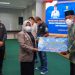 Walikota Tanjungpinang, Rahma saat menyerahkan bantuan kepada Ormas dan Yayasan, f : ist