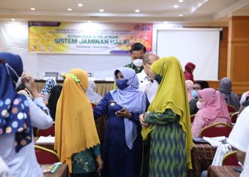 Walikota Tanjungpinang, Rahma saat berbincang dengan para pelaku UKM Pangan, f : ist