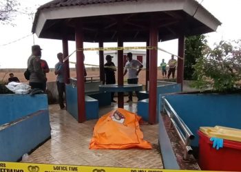 Jenazah di Anjung Cahaya saat dievakuasi polisi, f : Mael/detak.media