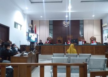 Mardiah saat menjalani sidang di PN Tanjungpinang, f : Mael/detak.media