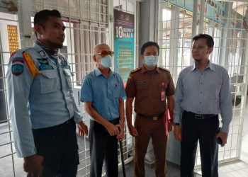 Nguan Seng (kedua dari kiri) saat berada di Rutan Tanjungpinang, f ; ist