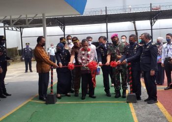 Peluncuran E-Passport dan program Imigrasi Ambil Passport Langsung Pulang (Sibolang), oleh para tamu undangan  f : Mael/detak.media