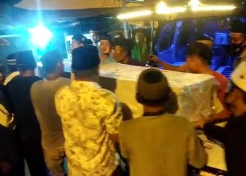 Jenazah Anita saat sampai dirumah duka, di kampung Bugis Tanjungpinang, f : Mael/detak.media