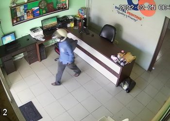 Pencuri saat terekam cctv, f : ist