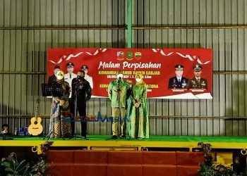 Komandan Lanud SRA Kolonel Ilham Dedi IS Salam beserta istri (kiri) dan Komandan Kodim 0318/Natuna, Letkol Asep Ridwan