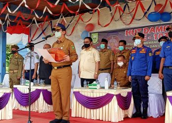Sekda Natuna Boy Wijanarko selaku Inspektur upacara