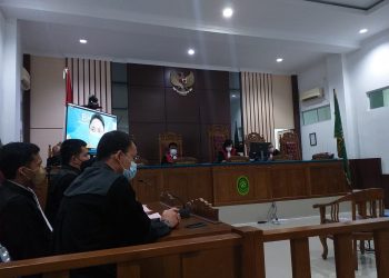 Suasana sidang dakwaan, di PN Tanjungpinang, f : mael/detak.media
