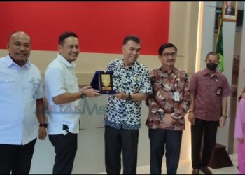 Pemda Natuna terima penghargaan dari BPJS  Ketenagakerjaan Pusat (foto : Ist/DM)