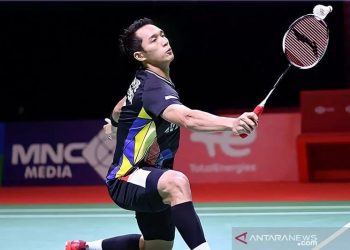 Arsip - Satu-satunya wakil tunggal putra nasional, Jonatan Christie, gagal melaju ke partai puncak Indonesia Open setelah setelah dikalahkan Viktor Axelsen dari Denmark di babak empat besar, Sabtu malam (27/11/2021, 7:45 PM) di Bali International Convention Center. ANTARA/Twitter/@INABadminton/pri.