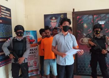 Polisi saat melakukan konfrensi pers di Mapolsek Bukit Bestari, foto : Mael/detak.media