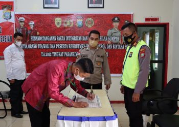 Penandatanganani fakta integritas penerimaan calon peserta polri tahun 2022 di Polres Natuna (foto:ist/DM)