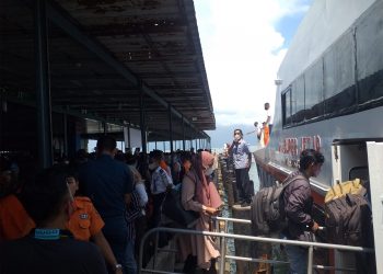 Penumpang saat memenuhi pelabuhan SBP Tanjungpinang, foto : Mael/detak.media
