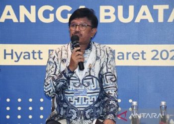 Menteri Komunikasi dan Informatika Johnny G Plate dalam konferensi pers hibrida "Aksi Afirmasi Bangga Buatan Indonesia 2022" dari Grand Hyatt Hotel, Nusa Dua, Bali, Jumat (25/3/2022). (ANTARA/Kominfo)