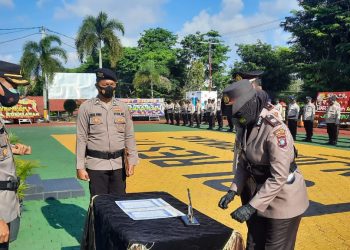 Prosesi sertijab di halaman mapolresta tanjungpinang, foto : mael/detak.media