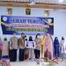 Serah terima bantuan beasiswa Jaringan Sekolah Islam Terpadu (JSIT) Indonesia untuk anak penyintas bencana Gunung Semeru kepada Yayasan Al Uswa, di Desa Pasirian Kecamatan Pasirian, Kabupaten Lumajang, Kamis (14/4/2022). (ANTARA/HO-Diskominfo Lumajang)