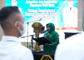 Walikota Tanjungpinang, Rahma saat melantik PPPK, foto : ist