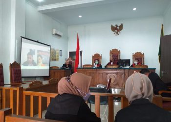 Suasana sidang dakwaan di Pn Tanjungpinang, foto : mael/detak.media