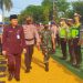 Wakapolres Tanjungpinang, Kompol Very bersama PltSekdako Tanjungpinang, Yuswandi saat memeriksa kesiapan personil Polresta Tanjungpinang, foto : Mael/detak.media