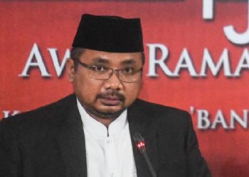 Menteri Agama Yaqut Cholil Qoumas memberikan keterangan hasil sidang isbat penetapan 1 Ramadan 1443 Hijriah di Kemenag, Jakarta, Jumat, 1 April 2022. Dalam sidang isbat itu pemerintah memutuskan 1 Ramadan 1443 Hijriah jatuh pada Minggu, 3 April 2022. ANTARA/Hafidz Mubarak A