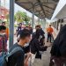 Antrian penumpang saat menaiki Kereta Api, foto : Dani Elang Sakti/detak.media