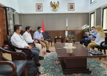 Bupati Natuna didampingi Sekda Natuna beserta Kepala Bapeda Natuna, saat menjumpai Menteri ESDM (f:ist)