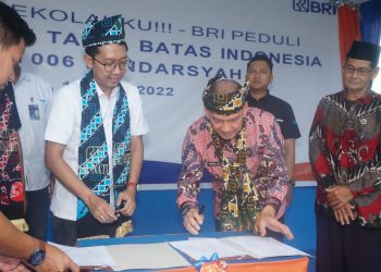 Penandatanganan penyerahan bantuan CSR dari Bank BRI