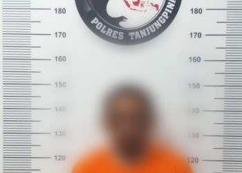 Salah satu pelaku penyalahgunaan narkotika jenis sabu di Kota Tanjungpinang saat diamankan oleh