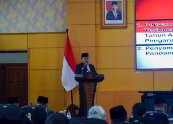 Walikota Blitar Santoso, saat sampaikan pandangan-pandangan Fraksi pada Rapat Paripurna DPRD Kota Blitar, foto : Dani ES/detak.media