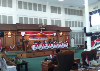 Suasana Rapat Paripurna mengenai Jawaban Pemerintah Kota (Pemko) atas pandangan fraksi-fraksi di DPRD Tanjungpinang, foto : Mael/detak.media