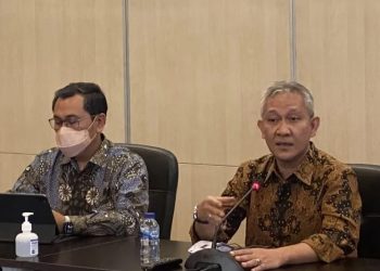 Direktur Jenderal Bea dan Cukai Kementerian Keuangan Askolani (kanan) dalam jumpa media di Jakarta, Jumat (17/6/2022). ANTARA/Astrid Faidlatul Habibah