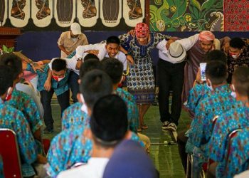 Sejumlah anak didik lapas mementaskan teater di Lembaga Pembinaan Khusus Anak (LPKA) Klas IA Tangerang, Kota Tangerang, Banten, Kamis, 23 Juli 2020. ANTARA/Fauzan