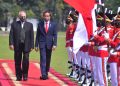 Presiden Jokowi dan Presiden José Ramos-Horta melakukan inspeksi jajar kehormatan, di Istana Kepresidenan Bogor, Jawa Barat, Selasa (19/07/2022) pagi. (Foto : Humas Setkab/Oji)